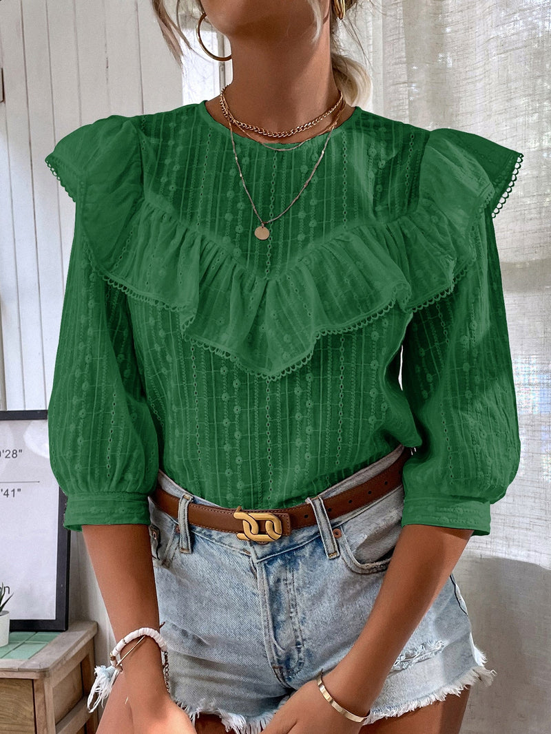 Blusa com bordados e babados