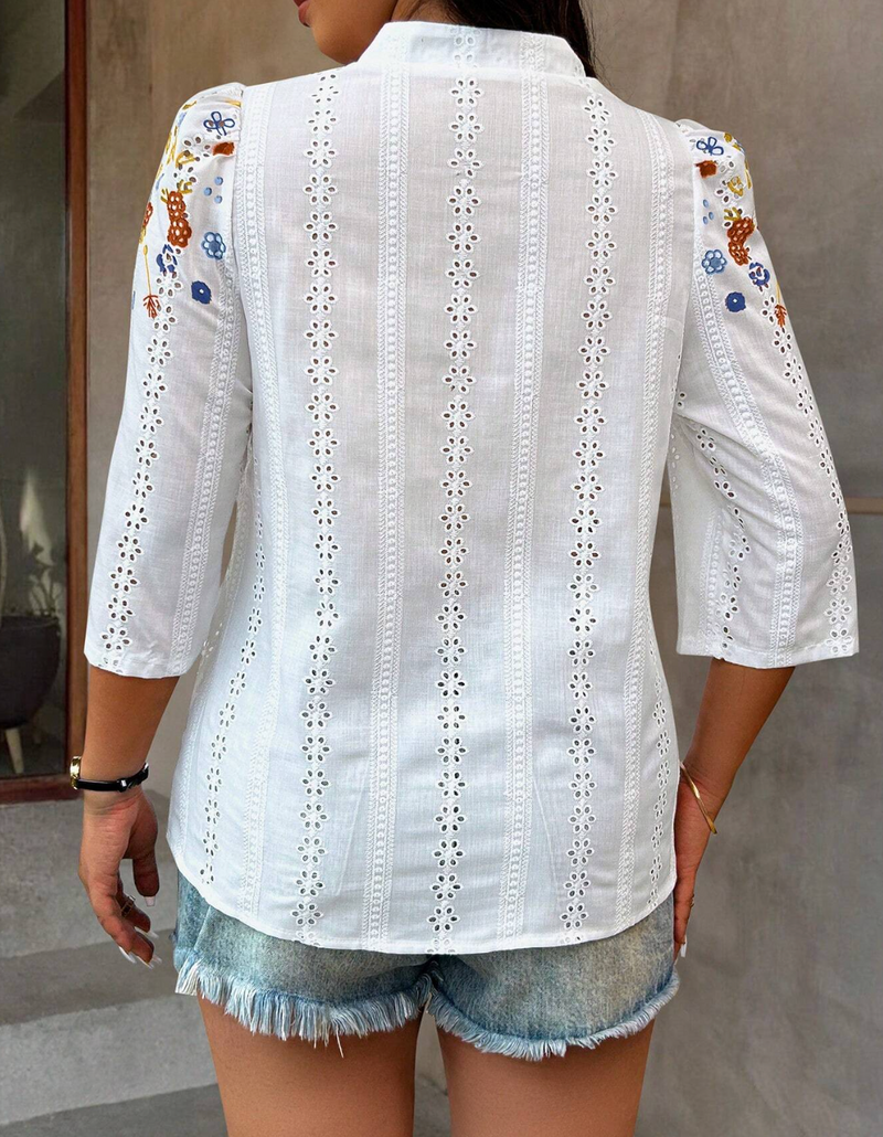 Camisa bordada com detalhes em lese