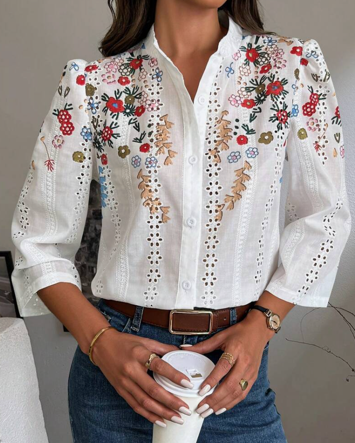 Camisa bordada com detalhes em lese