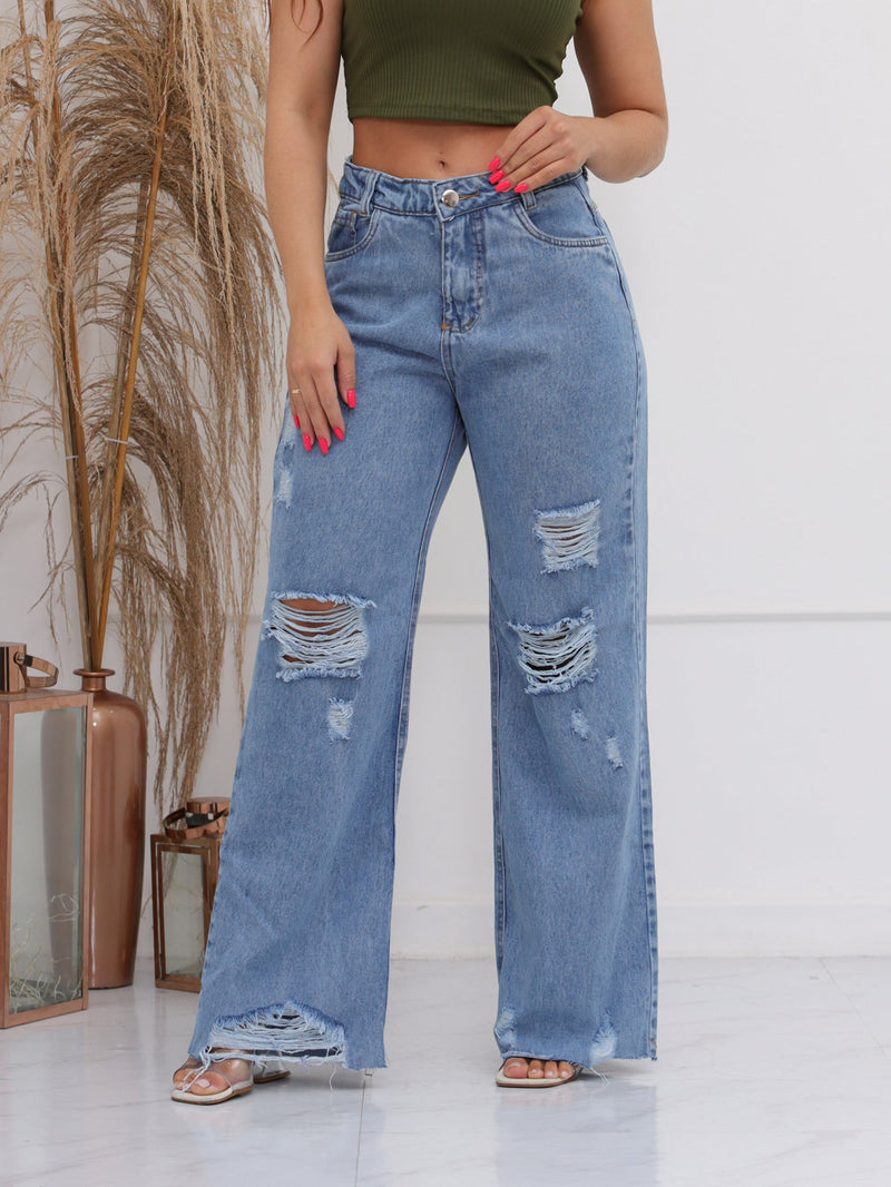 Calça jeans com puídos